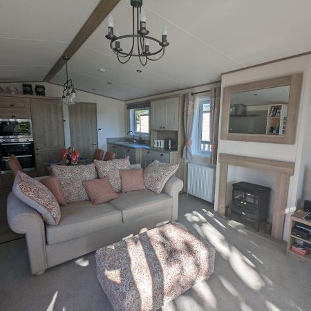 Stunning Luxury Caravan On Edge Of New Forest On Shorefield Country Park Entertainment And Leisure Passes Included Milford on Sea Exterior photo