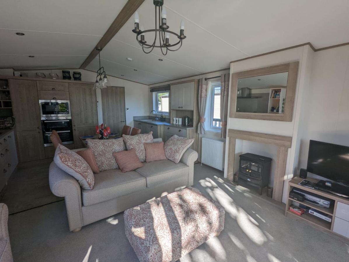Stunning Luxury Caravan On Edge Of New Forest On Shorefield Country Park Entertainment And Leisure Passes Included Milford on Sea Exterior photo