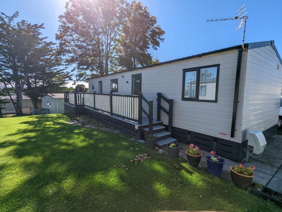 Stunning Luxury Caravan On Edge Of New Forest On Shorefield Country Park Entertainment And Leisure Passes Included Milford on Sea Exterior photo