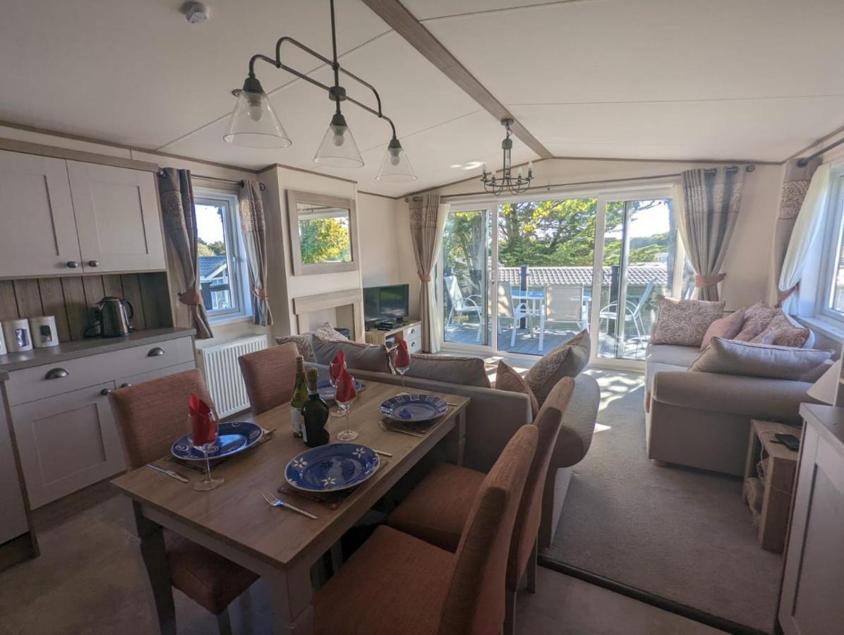 Stunning Luxury Caravan On Edge Of New Forest On Shorefield Country Park Entertainment And Leisure Passes Included Milford on Sea Exterior photo