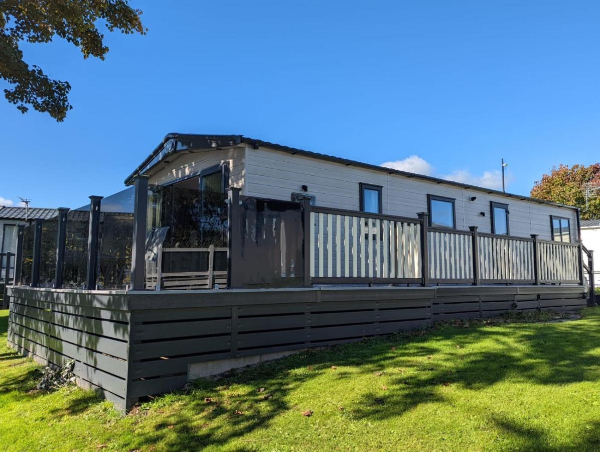 Stunning Luxury Caravan On Edge Of New Forest On Shorefield Country Park Entertainment And Leisure Passes Included Milford on Sea Exterior photo