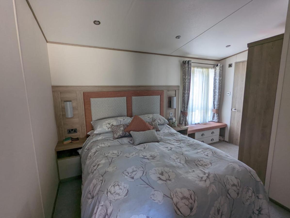Stunning Luxury Caravan On Edge Of New Forest On Shorefield Country Park Milford on Sea Exterior photo