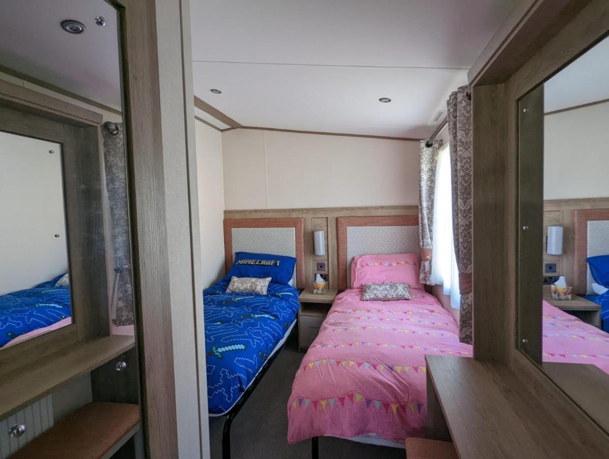 Stunning Luxury Caravan On Edge Of New Forest On Shorefield Country Park Entertainment And Leisure Passes Included Milford on Sea Exterior photo