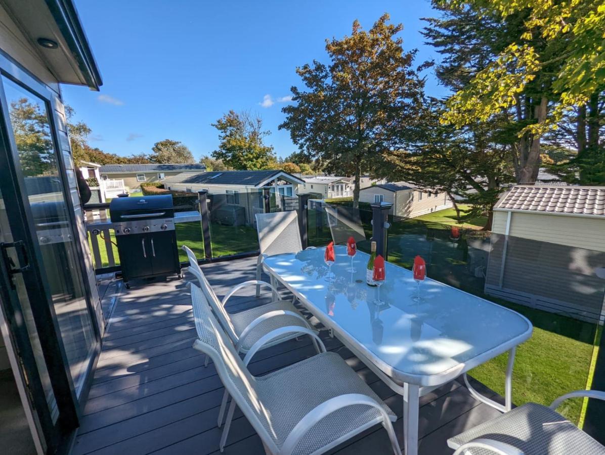 Stunning Luxury Caravan On Edge Of New Forest On Shorefield Country Park Entertainment And Leisure Passes Included Milford on Sea Exterior photo